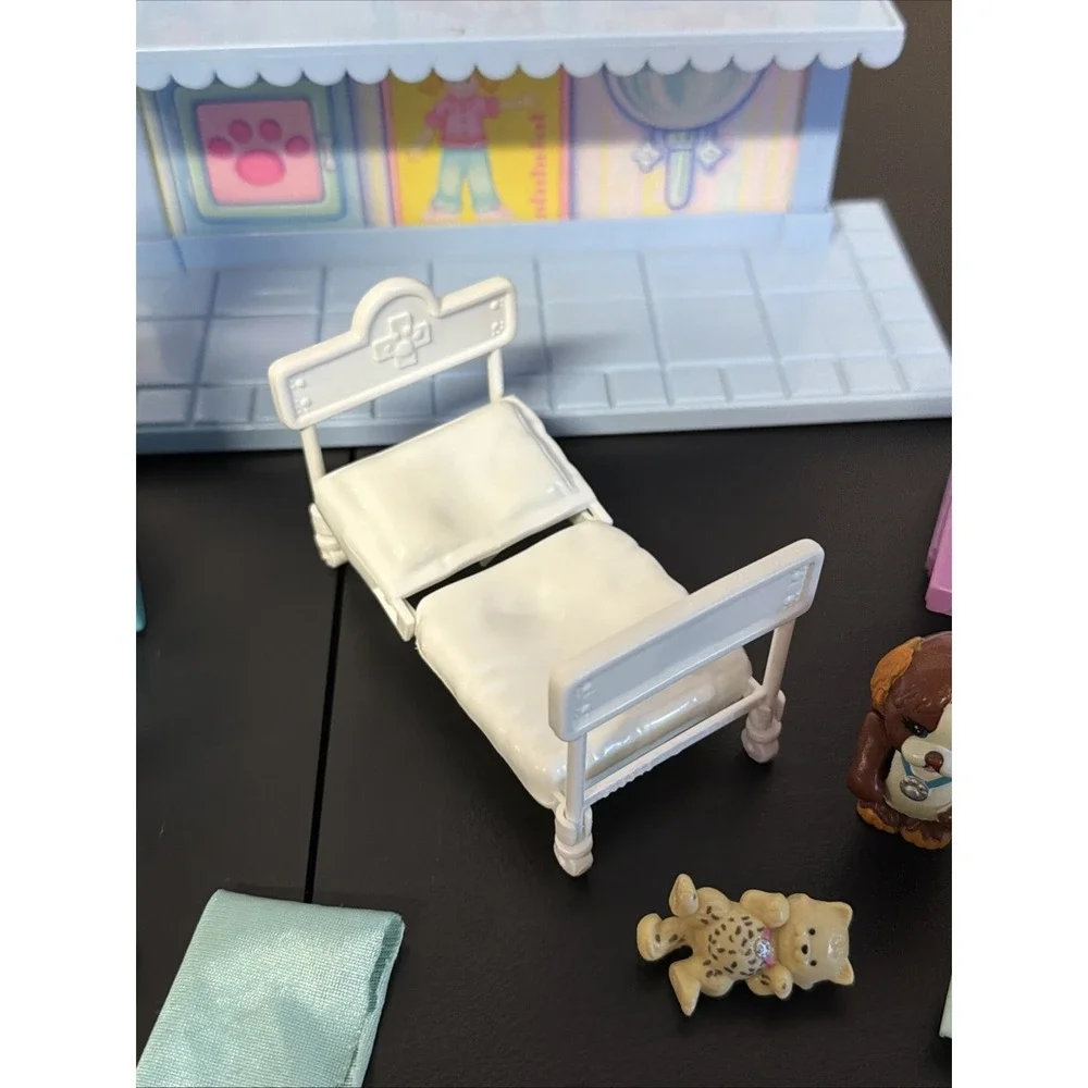 Vintage 1993 Kenner Littlest Pet Shop Care Center Vet Hospital LPS VTG Set Lot